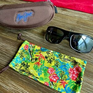 Maui Jim Black Sunglasses with Tropical Pouch